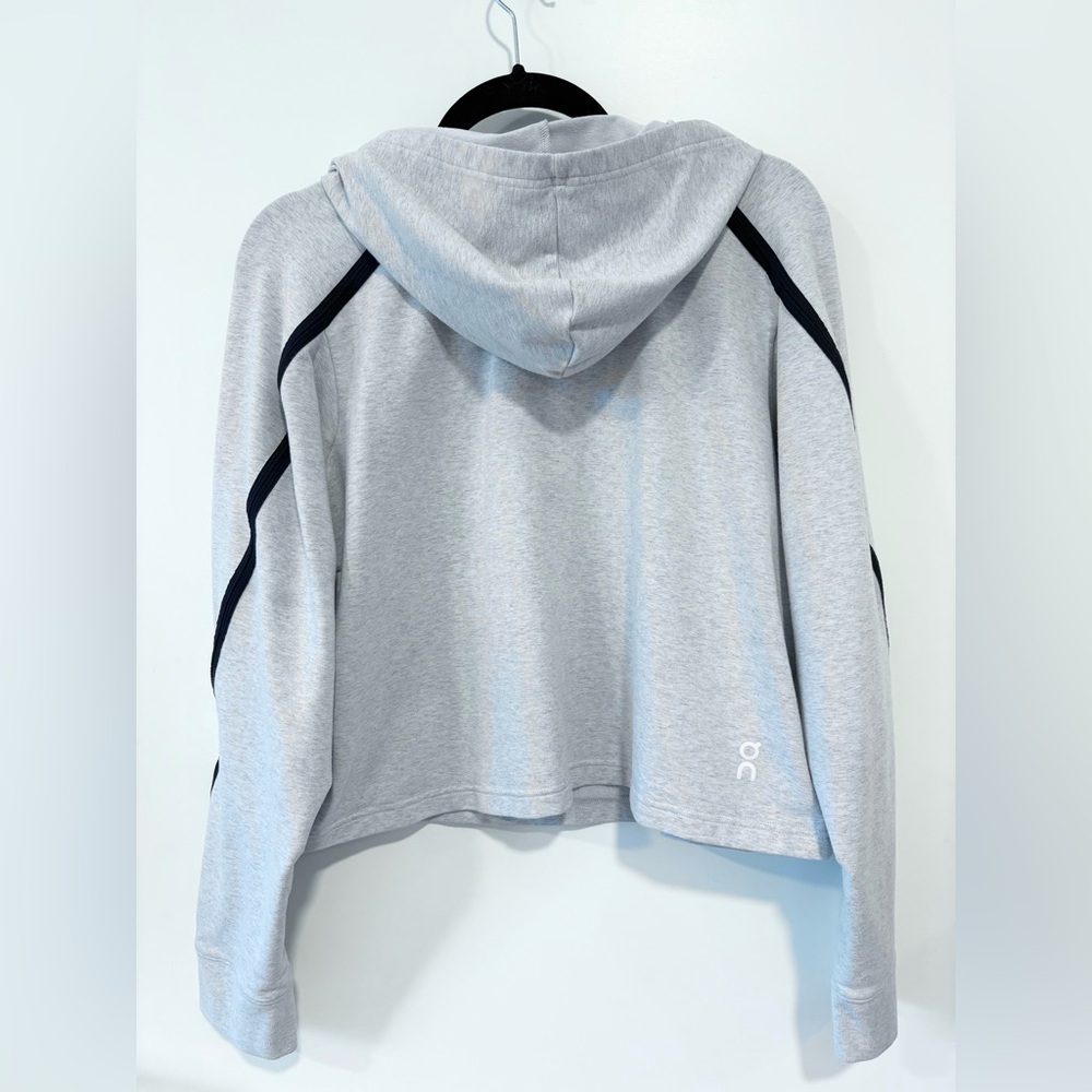 On Running Women’s Studio Hoodie | Gray Black Stripe | Size Large | On Cloud - Picture 2 of 7